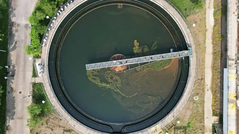 Water treatment plant picture for blog "Essential Guide to Water Treatment: Techniques and Benefits"